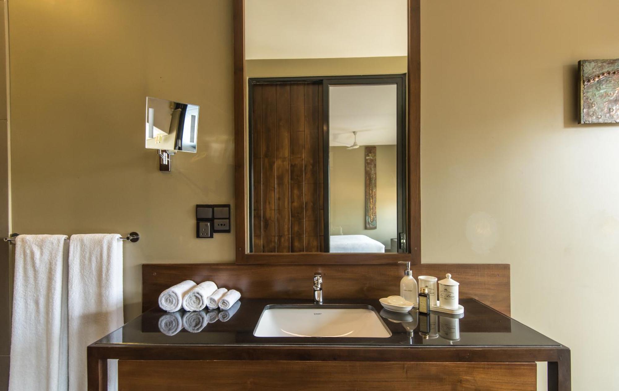 Deluxe Double Room - 15% off at Lu Lin restaurant & the Canopy Bar